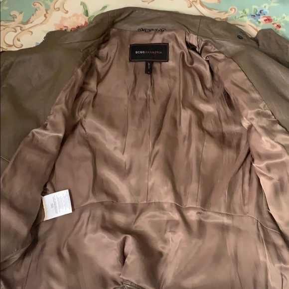 A leather jacket - Picture 4 of 5